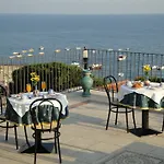 Hotel Riviera Rooms&apartment Sea-view 3*