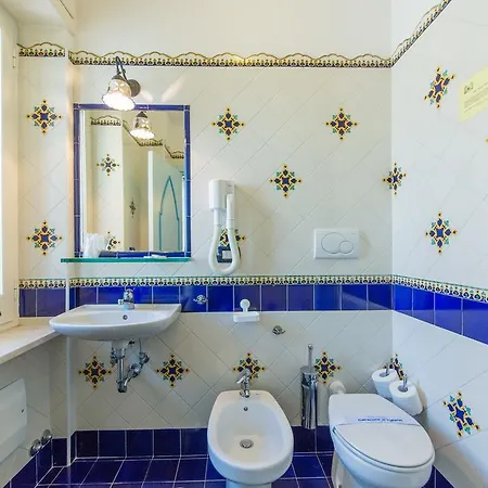 Hotel Albergo Riviera B&B Rooms & App Sea-View 3*