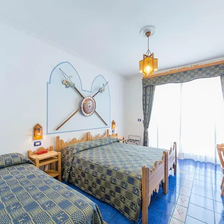 Albergo Riviera B&B Rooms & App Sea-View Hotel 3*